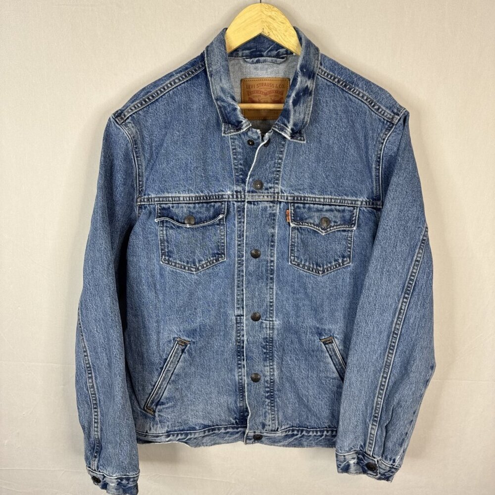 Levi’s Trucker Denim‎ Jacket Size Large Blue Jean Jacket Button Front Pockets